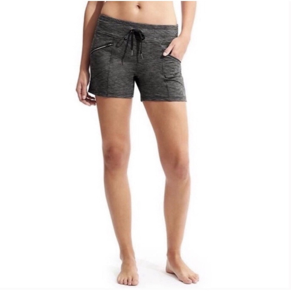 Athleta Metro Slouch Shorts M Gray Zip Pockets Fitness Gym Walking Lounge Basic